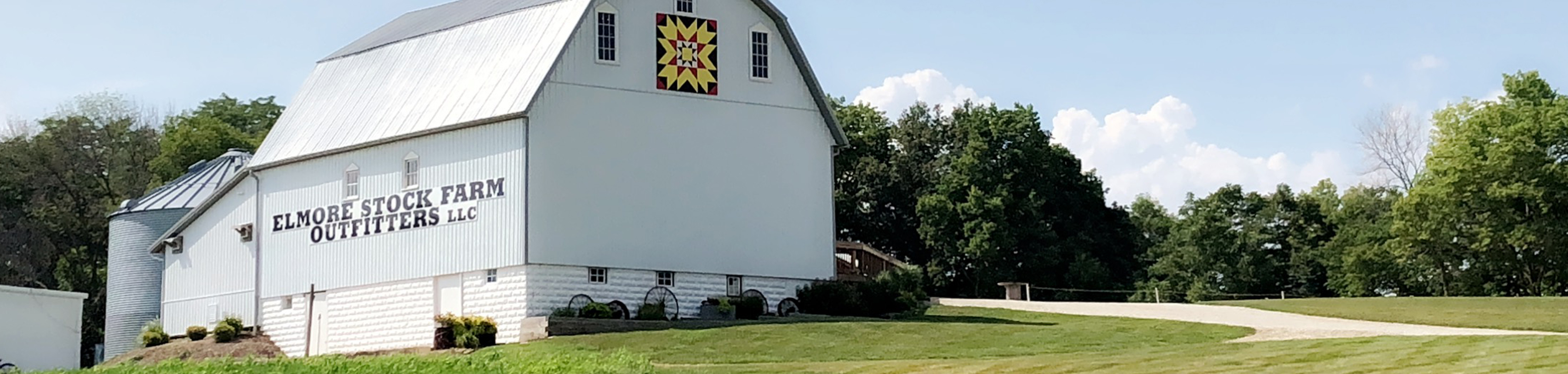 elmore stock farm barn wedding photo